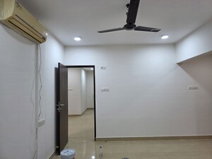 Room in 3.5 BHK Apartment at Lokhandwala Whispering Palms XXclusives, Kandivali East – for Rent