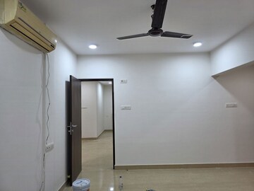 Room in 3.5 BHK Apartment at Lokhandwala Whispering Palms XXclusives, Kandivali East – for Rent
