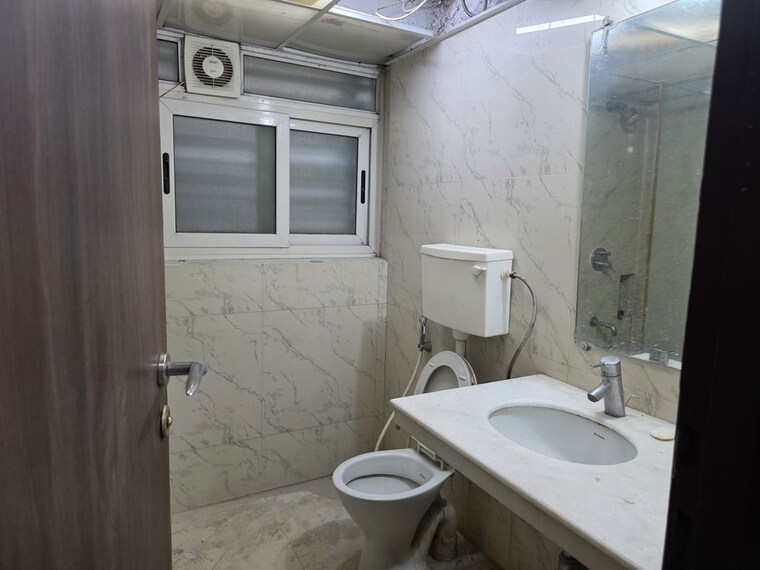 Bathroom, lokhandwala-whispering-palms-xxclusives 3.5 Bedroom 1830 Sq.Ft. Apartment In Kandivali East Mumbai 9838337