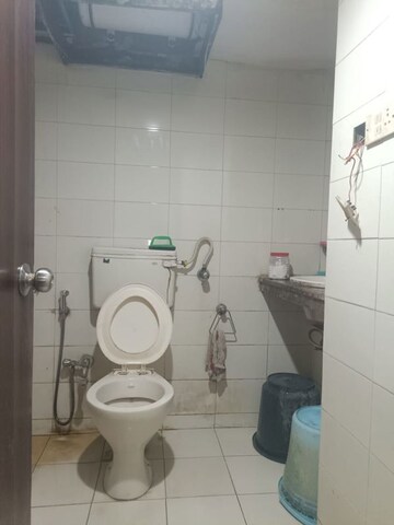 Master Bedroom in 1 BHK Apartment at Summit Apartment, Goregaon East – for Rent