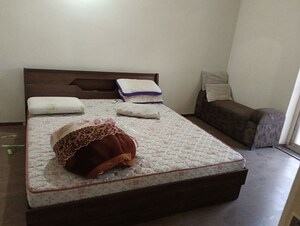 Bedroom in 3.5 BHK Apartment at Gomti Nagar – for Rent