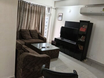 Master Bedroom in 3.5 BHK Apartment at Gomti Nagar – for Rent