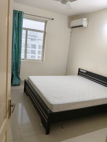 Bedroom in 3.5 BHK Apartment at Gomti Nagar – for Rent