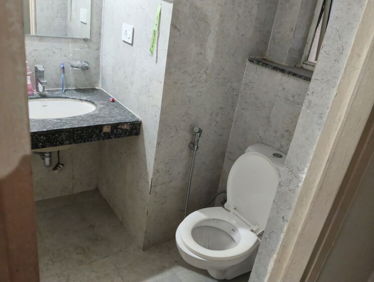 Bathroom, gomti nagar 3.5 Bedroom 2100 Sq.Ft. Apartment In Gomti Nagar Lucknow 9838508