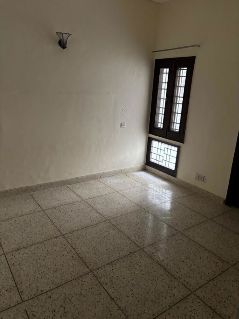 Room, uday park 3 Bedroom 2025 Sq.Ft. Builder Floor In Uday Park Delhi 9838532