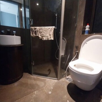 Bathroom in 4 BHK Apartment at Lodha Trump Tower, Kamala Mill – for Rent