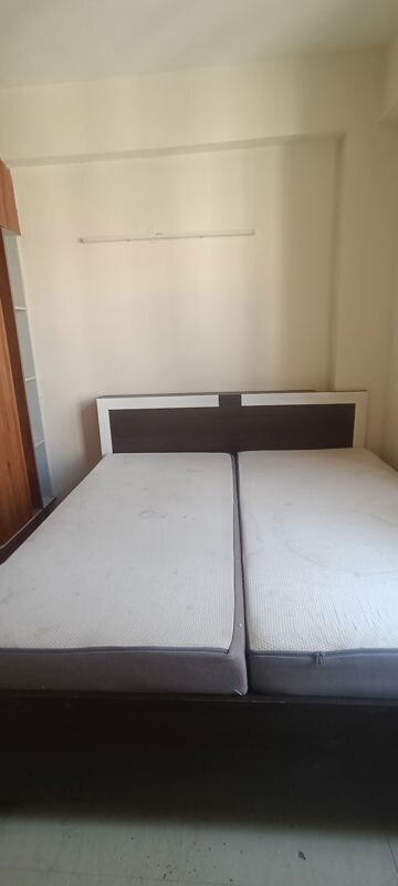 Room in 2 BHK Apartment at Shree Vardhman Mantra, Sector 67 – for Rent