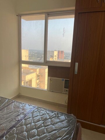 Room in 2 BHK Apartment at Signature Global Prime, Sector 63a – for Rent