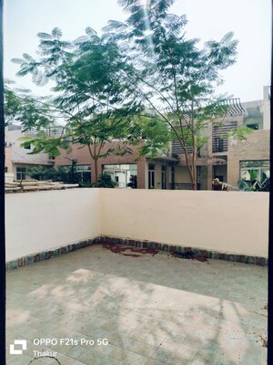 Swimming Pool in 2.5 BHK Villa at Supertech Czar Villa, Omicron I Greater Noida – for Rent