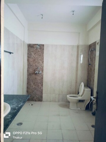 Bathroom in 2.5 BHK Villa at Supertech Czar Villa, Omicron I Greater Noida – for Rent