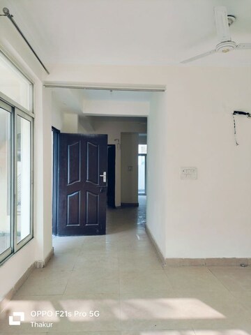 Room in 2.5 BHK Villa at Supertech Czar Villa, Omicron I Greater Noida – for Rent