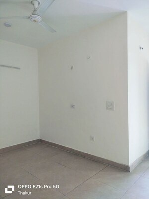 Room in 2.5 BHK Villa at Supertech Czar Villa, Omicron I Greater Noida – for Rent