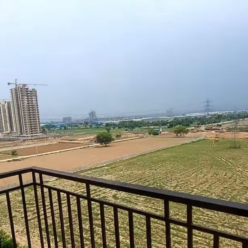 2 BHK Apartment For Rent in Pareena Laxmi Apartments