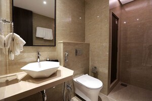 Bathroom in 4 BHK Apartment at Lokhandwala Harmony, Worli – for Rent