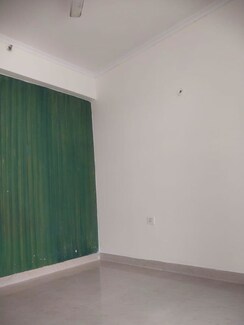 2 BHK + Extra Room Apartment For Rent in Amrapali Zodiac