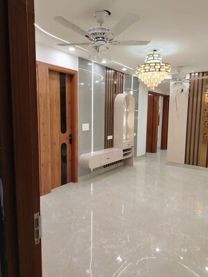 Room in 4 BHK Builder Floor at Tara Nagar – for Sale