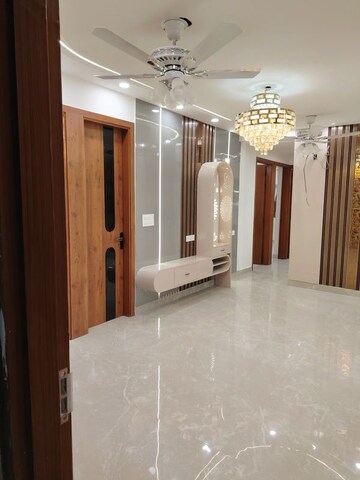 Room in 4 BHK Builder Floor at Tara Nagar – for Sale