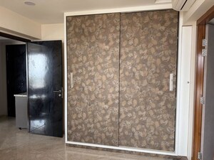 Room in 3 BHK Apartment at Thane West – for Sale