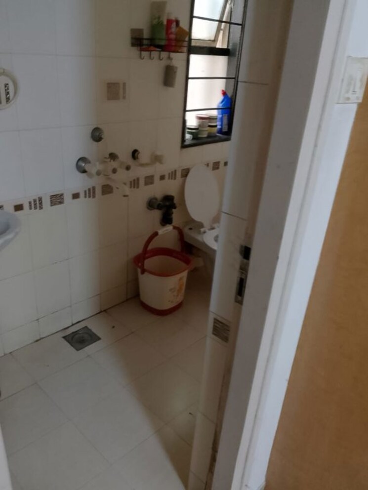 Bathroom, sheth-vasant-galaxy 2 Bedroom 885 Sq.Ft. Apartment In Goregaon West Mumbai 9838773