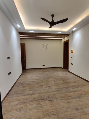 Room in 3 BHK Builder Floor at Chattarpur – for Rent