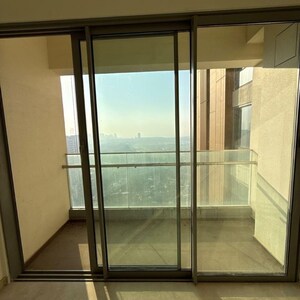 Room in 3 BHK Apartment at Piramal Mahalaxmi, Arthur rd – for Rent