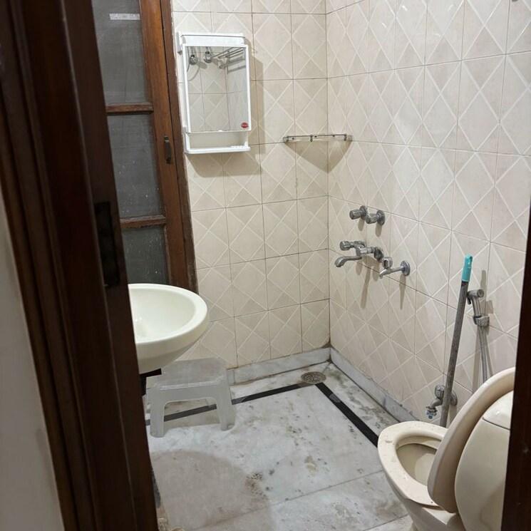 Bathroom, amar colony 2 Bedroom 100 Sq.Yd. Builder Floor In Amar Colony Delhi 9838839
