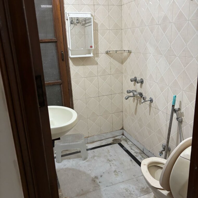 Bathroom, amar colony 2 Bedroom 100 Sq.Yd. Builder Floor In Amar Colony Delhi 9838839