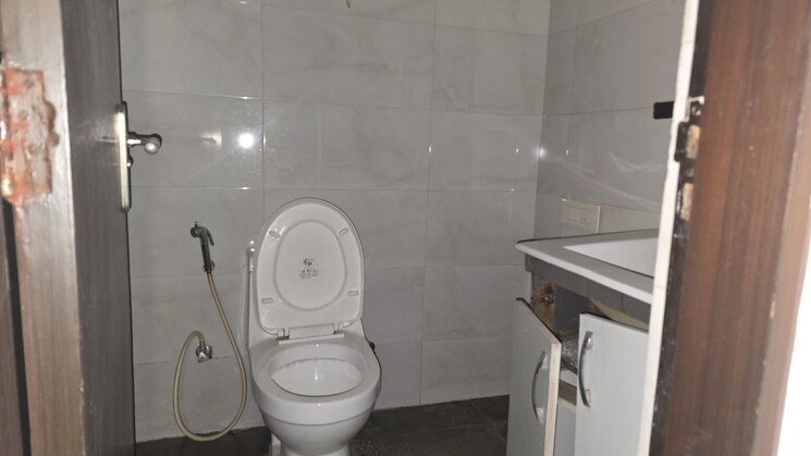 Bathroom, tulip-violet 3 Bedroom 1700 Sq.Ft. Apartment In Sector 69 Gurgaon 9838843