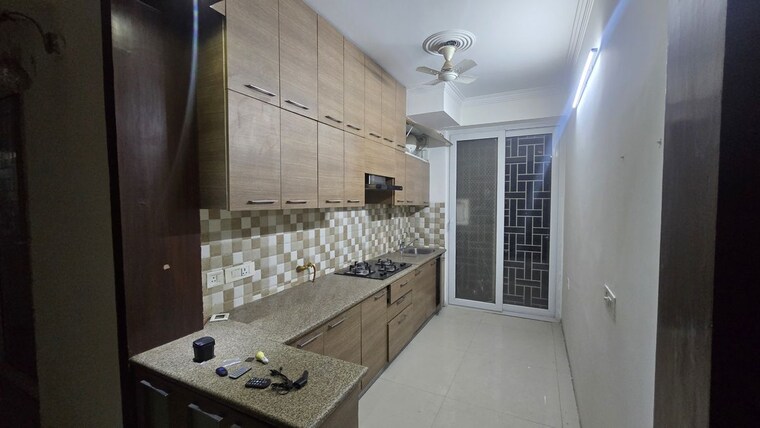 Kitchen, tulip-violet 3 Bedroom 1700 Sq.Ft. Apartment In Sector 69 Gurgaon 9838843