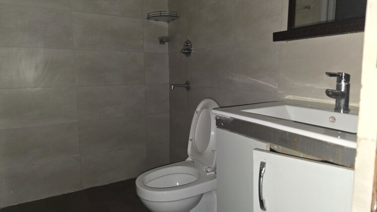 Bathroom, tulip-violet 3 Bedroom 1700 Sq.Ft. Apartment In Sector 69 Gurgaon 9838843