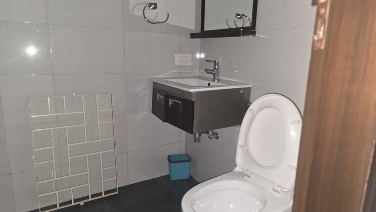 Master Bedroom, tulip-violet 3 Bedroom 1700 Sq.Ft. Apartment In Sector 69 Gurgaon 9838843