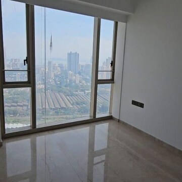 Room in 4 BHK Apartment at Worli – for Rent