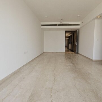 Room in 3 BHK Apartment at Worli – for Rent