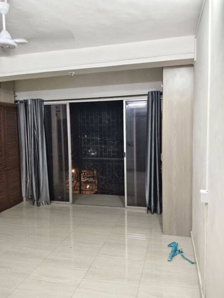 Room, vile parle west 1 Bedroom 500 Sq.Ft. Apartment In Vile Parle West Mumbai 9838881