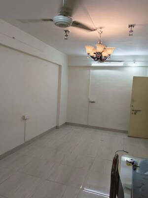 Room in 1 BHK Apartment at Vile Parle West – for Rent
