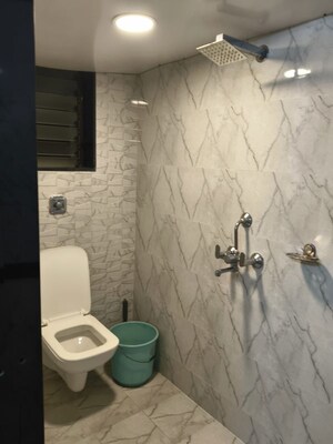 Bathroom in 1 BHK Apartment at Vile Parle West – for Rent