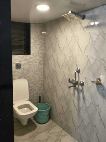 Bathroom in 1 BHK Apartment at Vile Parle West – for Rent