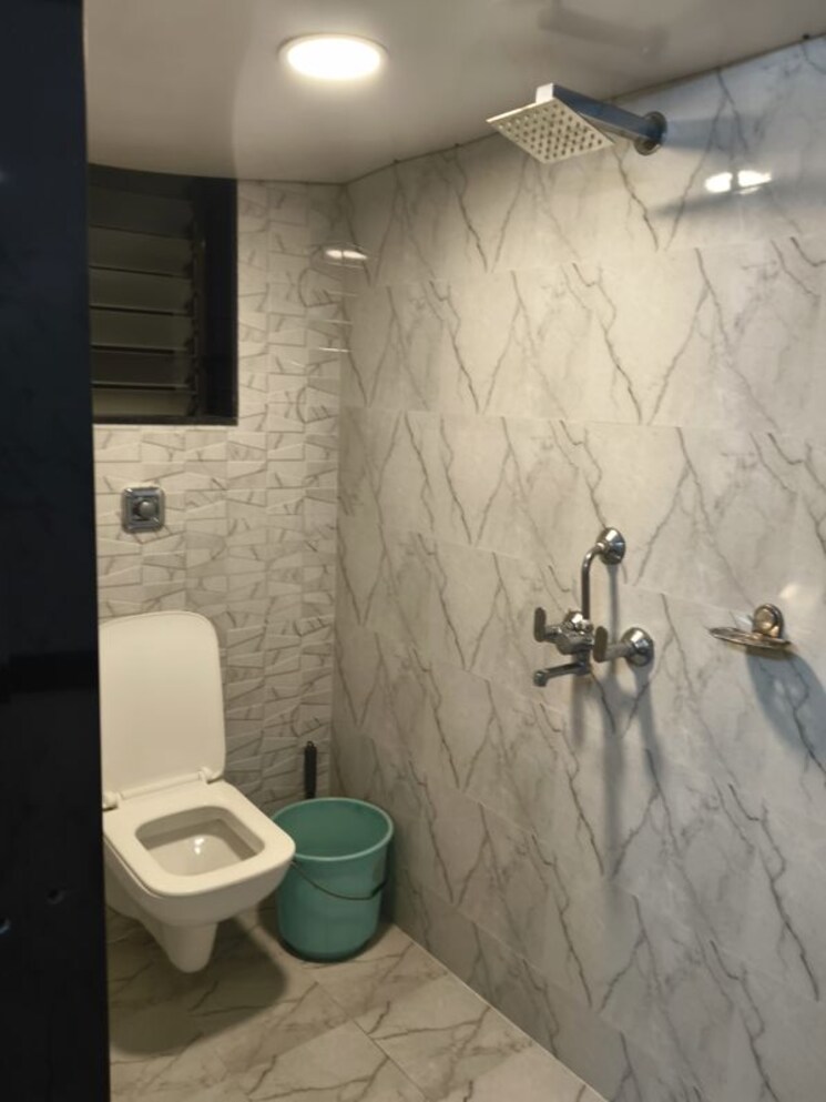 Bathroom, vile parle west 1 Bedroom 500 Sq.Ft. Apartment In Vile Parle West Mumbai 9838881