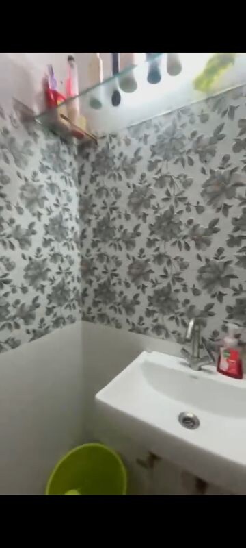 Bathroom in 1.5 BHK Builder Floor at Malviya Nagar – for Rent