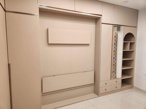 Room in 4 BHK Apartment at Prestige High Fields, Gachibowli – for Rent