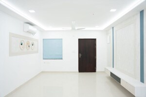 Room in 4 BHK Apartment at RNP 1, Kondapur – for Rent