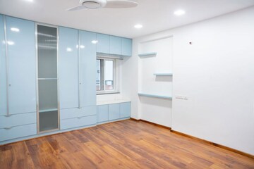 Room in 4 BHK Apartment at RNP 1, Kondapur – for Rent