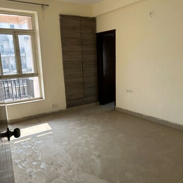 Room in 3 BHK Apartment at Sector 61 – for Rent