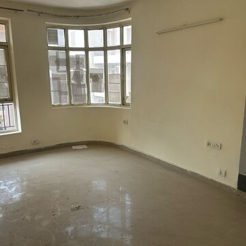 Room in 3 BHK Apartment at Sector 61 – for Rent