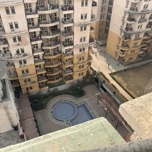 Bathroom in 3 BHK Apartment at Sector 61 – for Rent