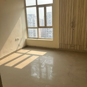 Room in 3 BHK Apartment at Sector 61 – for Rent