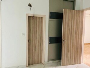 Room in 3 BHK Independent House at Gomti Nagar – for Sale