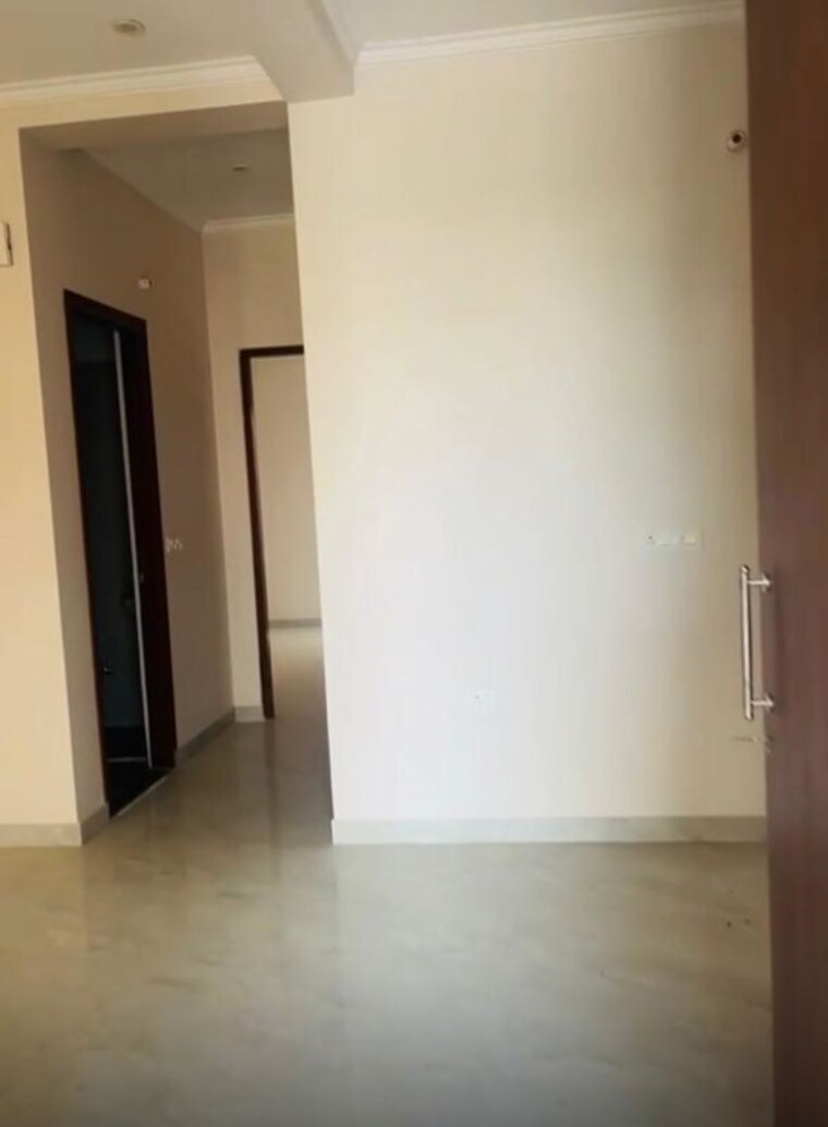 Room, gomti nagar 3 Bedroom 1600 Sq.Ft. Independent House In Gomti Nagar Lucknow 9839041