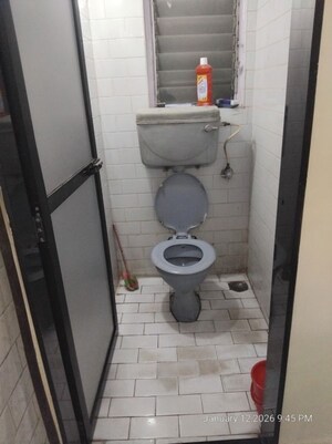 Bathroom in 1 BHK Apartment at Vile Parle East – for Rent