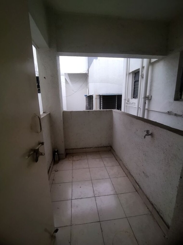 Nearby, bramha-majestic 2 Bedroom 1000 Sq.Ft. Apartment In Kondhwa Pune 9117745